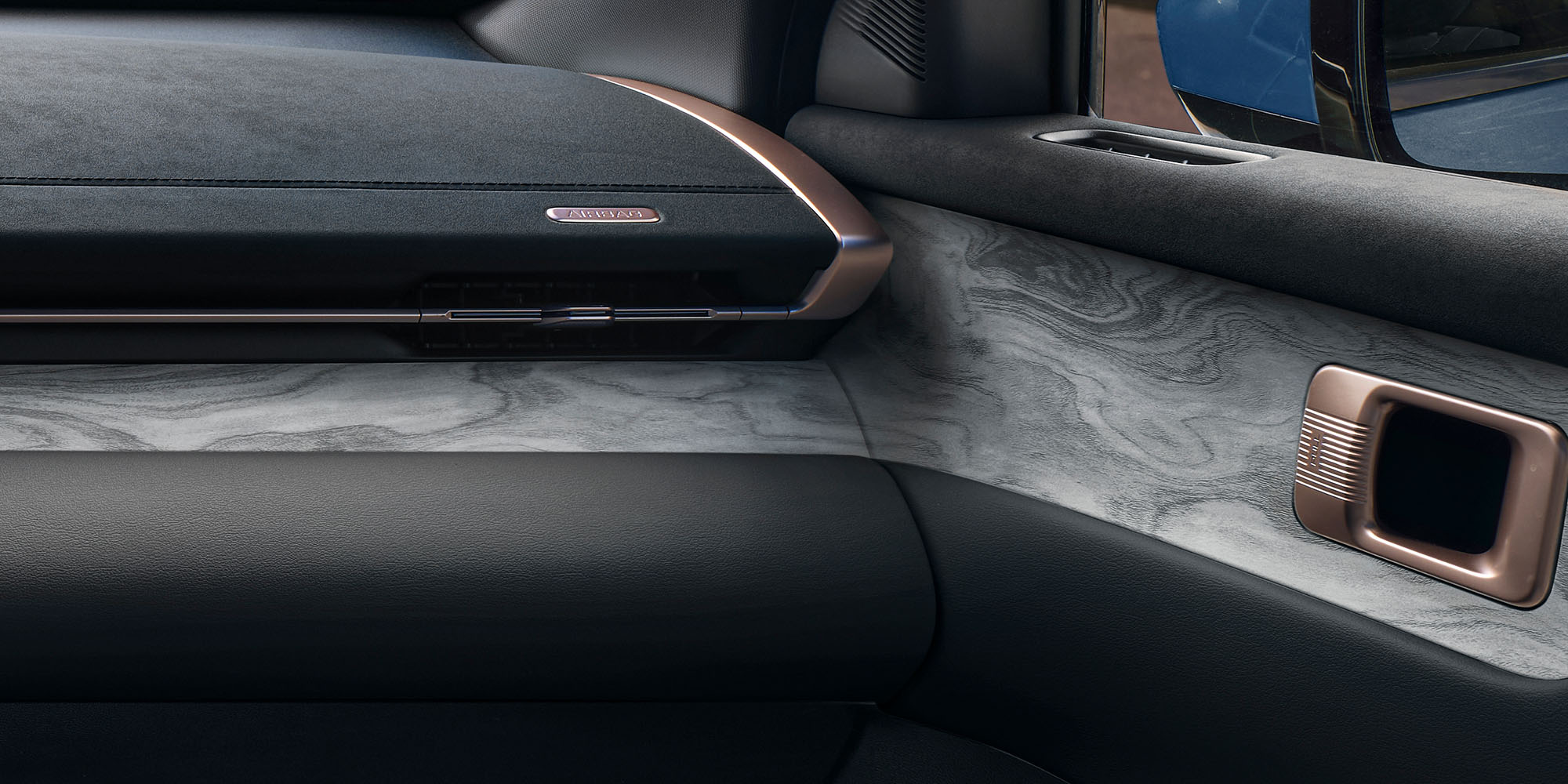 Acabado interior tipo madera Chevrolet Captiva Híbrida