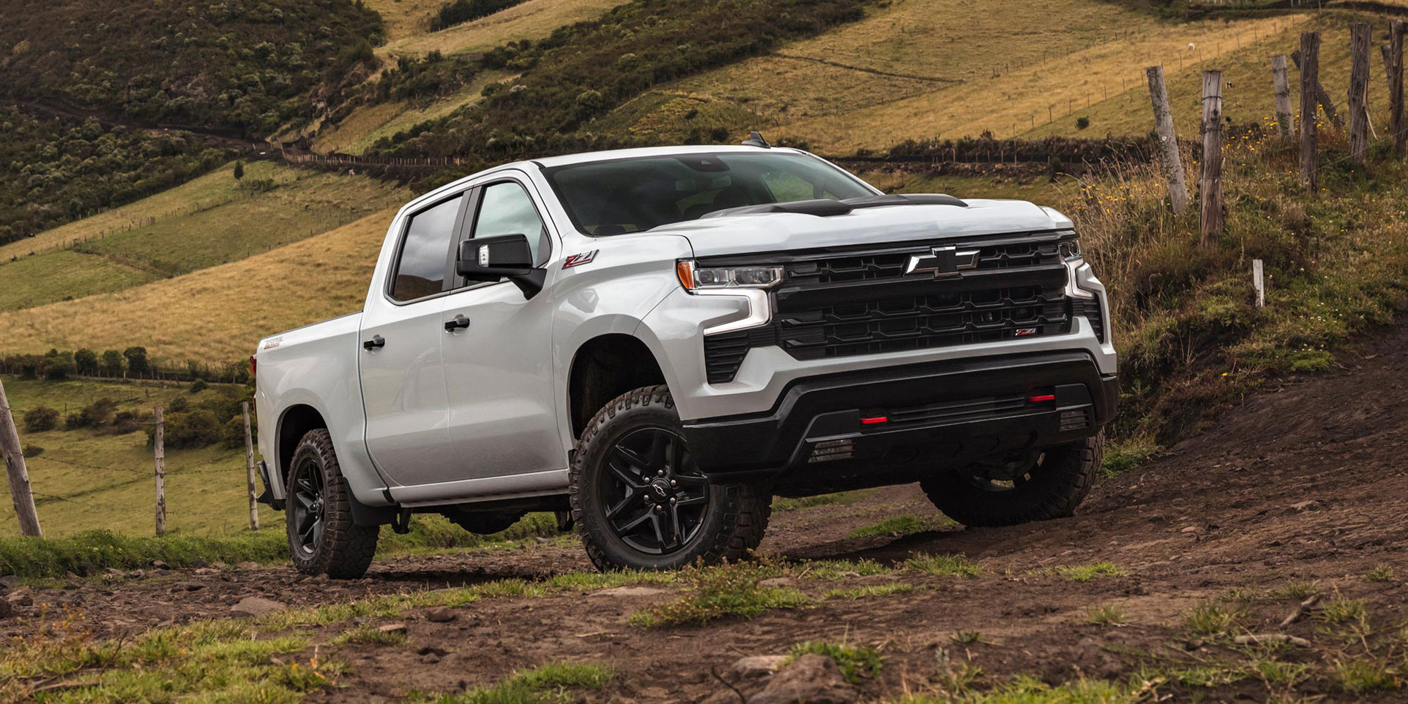 Vista Chevrolet Silverado 2026, camioneta todo terreno